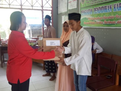 Pembagian Hadiah 25